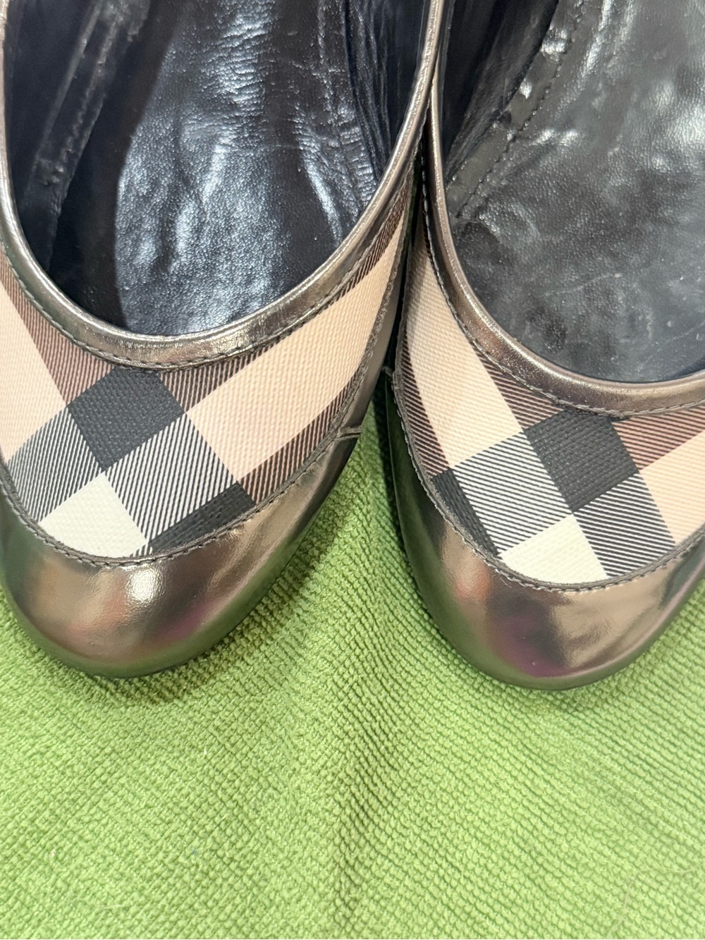 Burberry Beige Check Ballet Flats with Black Cap Toe - Picture 6 of 11